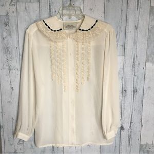 $1 Vintage Elegant cream blouse with delicate lace (4)